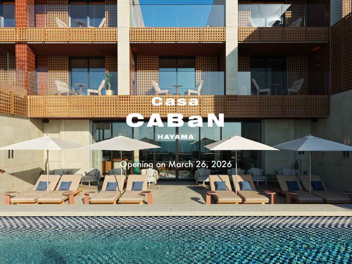 tomorrowlandltd's tweet photo. ▽Casa CABaN HAYAMA
Opening on March 26, 2026

TOMORROWLAND初となるホテル、
〈Casa CABaN HAYAMA〉が3月26日(木)にグランドオープンいたします。

こだわり抜いた建築とインテリア。
相模湾と富士山を望む眺望とともに、深いくつろぎのひとときをご提供いたします。

———

やわらかな布を編むように。

波打ち際のように､ ここは日常と非日常の境目｡
ひとたび足を踏み入れれば､ いつもと違う世界がひろがります｡

海を一望するテラスを備えた14の客室｡
Casa CABaN HAYAMAは､ もうひとつのあなたの家です｡

目の前の相模湾に、時間をかけて夕陽が沈んでゆく。
おだやかな海の向こうに、朝日が富士山を浮かび上がらせる。

ていねいに編み込んだ布のように、
ゆっくりと流れる時間がやさしくあなたを包み込みます。