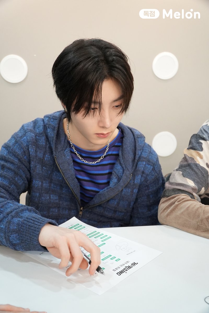 Melon 멜론 tweet media