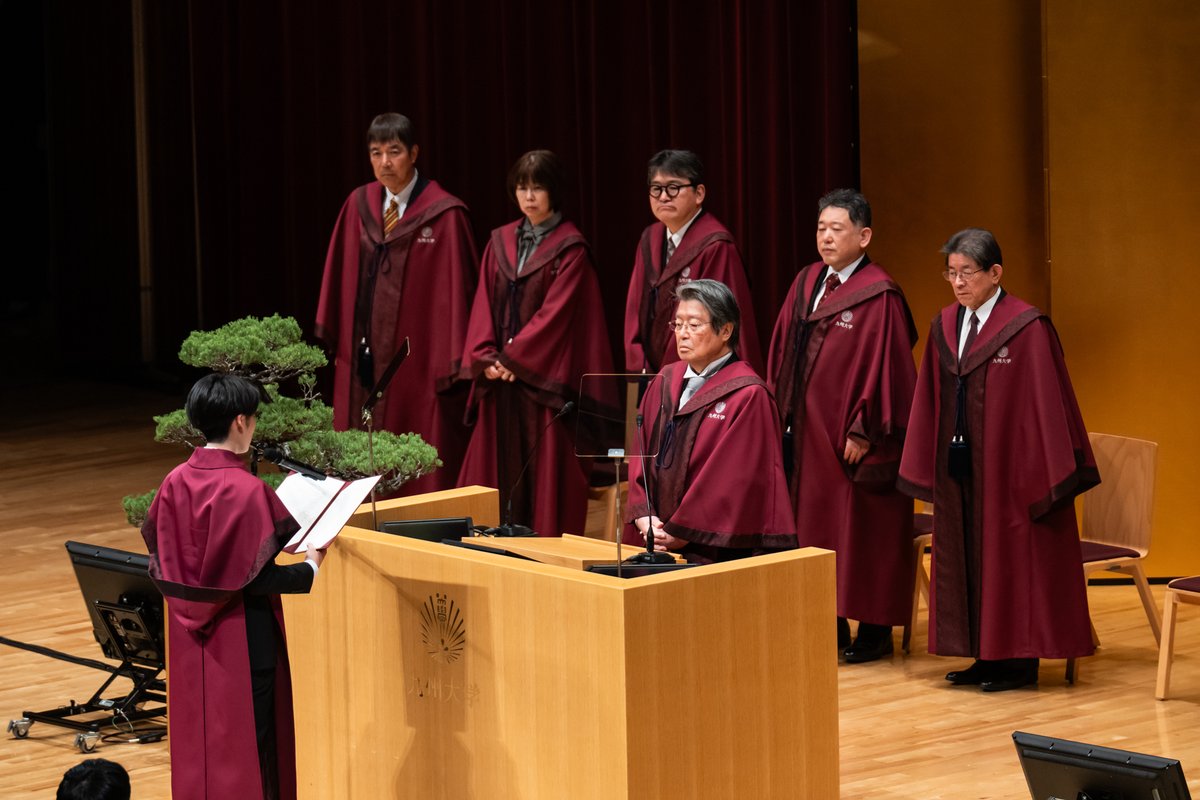 KyushuUniv_EN's tweet photo. It's graduation day at Kyushu University!🎓
Today we celebrate the graduation of 2,605 undergraduate students, 1,801 master's students, 112 professional degree students, and 372 doctoral students! Congratulations!
#KyushuU #ItoCampus #Graduation #Spring #今週の一枚 #九州大学 https://t.co/WSTP4c0Q0h