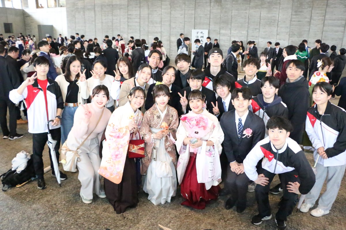 KyushuUniv_EN's tweet photo. It's graduation day at Kyushu University!🎓
Today we celebrate the graduation of 2,605 undergraduate students, 1,801 master's students, 112 professional degree students, and 372 doctoral students! Congratulations!
#KyushuU #ItoCampus #Graduation #Spring #今週の一枚 #九州大学 https://t.co/WSTP4c0Q0h