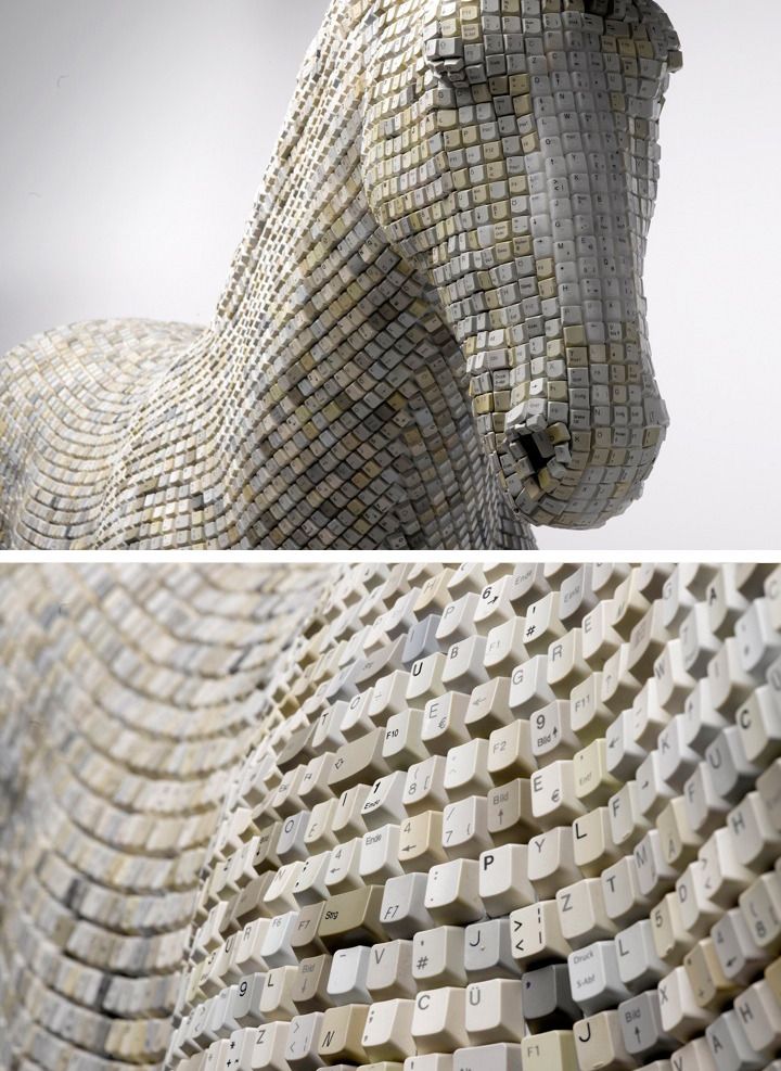Rincevent_'s tweet image. 🐎⌨️ Un cheval fait de touches de clavier par Babis Panagiotidis.
Une présence calme, massive, méditative.
Des touches d’ordinateur recyclées en sculpture animale, avec ce contraste assez beau entre la froideur du clavier et la noblesse du cheval. 😄

#Art #Sculpture #Recyclage