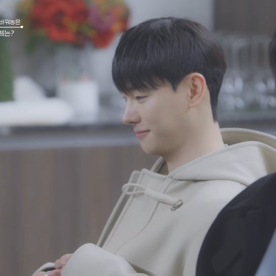 /•᷅•᷄\Ⳋ tweet media