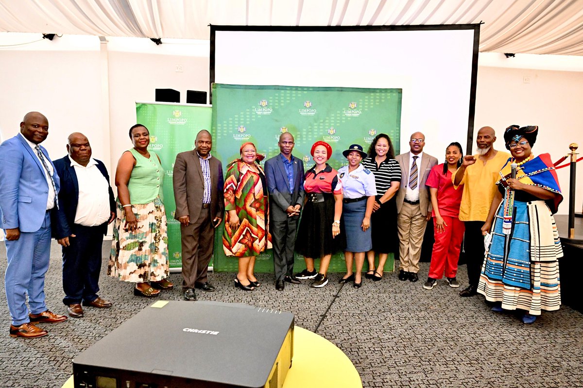 SAPoliceService's tweet photo. #sapsLIM #SAPS in Limpopo commemorates #InternationalWomensDay and #HumanRightsDay, hosted by the Limpopo Office of the Premier at The Ranch Hotel on Tuesday, 24/03.

Brigadier Sonnyboy Kgotloana Manthata and Colonel Baratang Gladys Maja presented #GBVF statistics. The presentation formed part of ongoing efforts by government and law enforcement to raise awareness about GBVF and its impact on communities across Limpopo. ME
https://t.co/WXq6rPjBBd