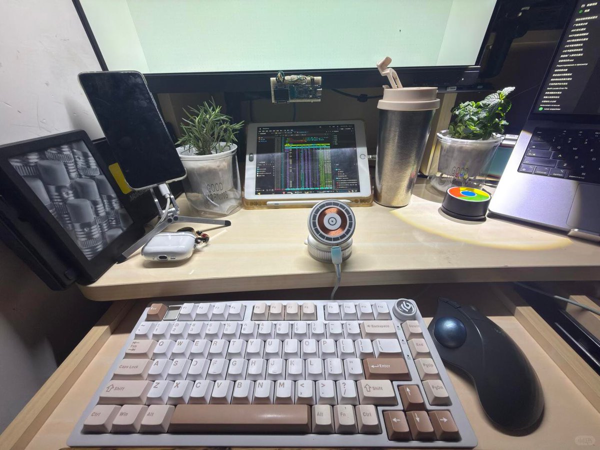 emperinter tweet media