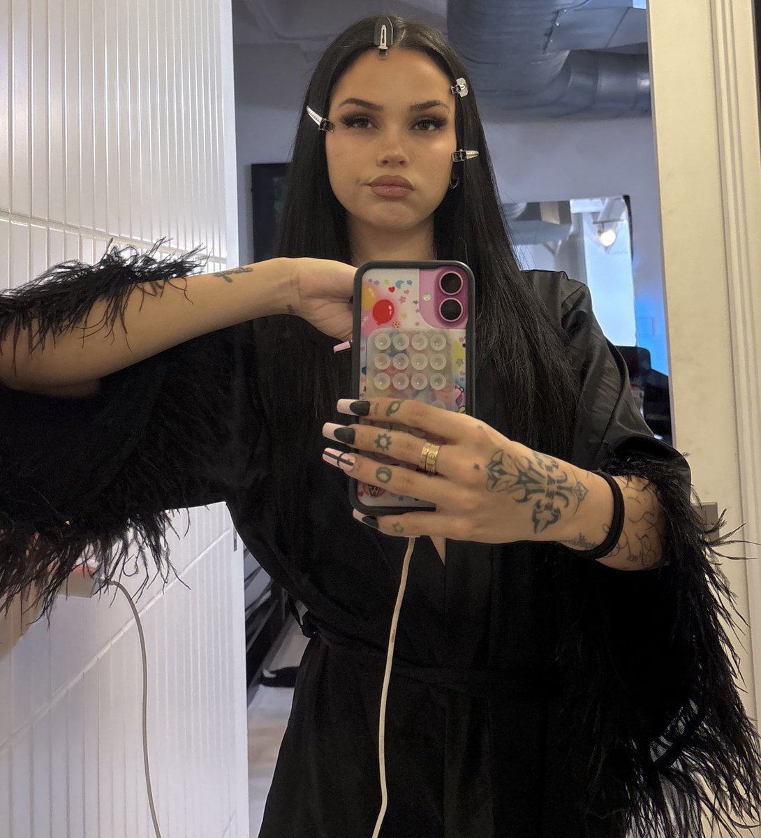MAGGIE LINDEMANN tweet media