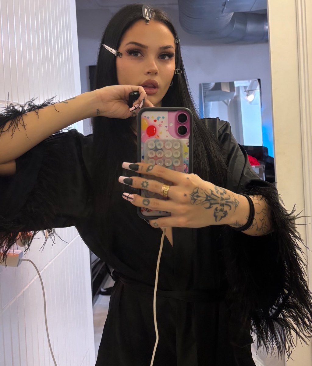 MAGGIE LINDEMANN tweet media