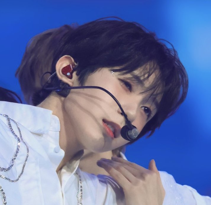 료앞니 tweet media