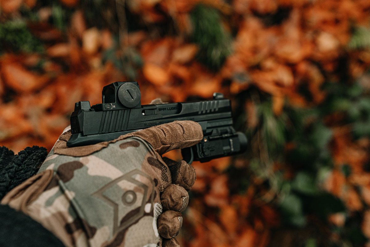 RedWinOptics's tweet photo. 🔍 Cobra Mini Pro Series – Precision built around a 23x16mm aspheric lens for crisp, distortion-free sight pictures.

Enclosed LED emitter – fully sealed against the elements, ready for any environment.

#redwinoptics #CobraMiniPro #AsphericLens #EnclosedEmitter #RedDotSight https://t.co/D3m9DDSk5E