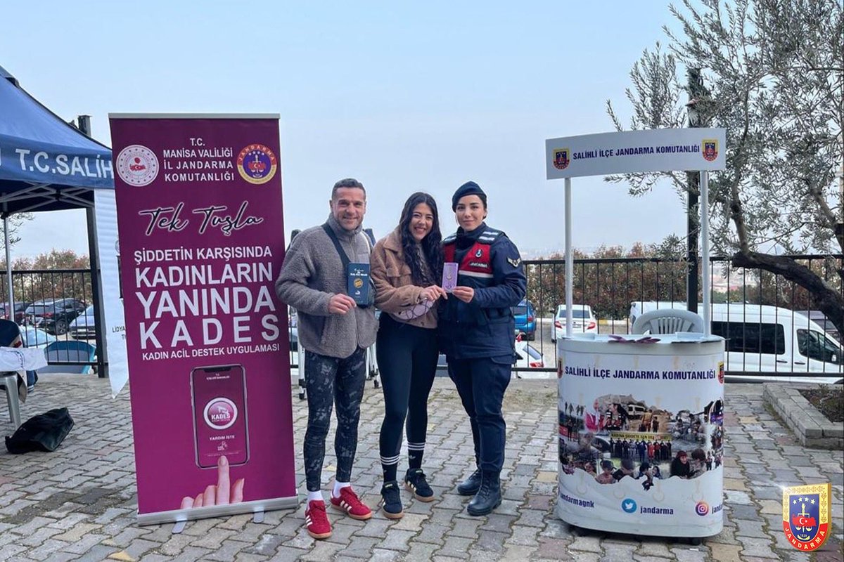 Personelimiz, Kadın Acil Destek Uygulaması (KADES) hakkında bilgilendirme faaliyetlerine devam ediyor.
📍Bartın 
📍Hatay
📍Manisa 
📍Ordu
📍Trabzon 
📍Uşak
📍Yozgat
📍Zonguldak

#Jandarma
#KADES 
#KadınaElKalkamaz