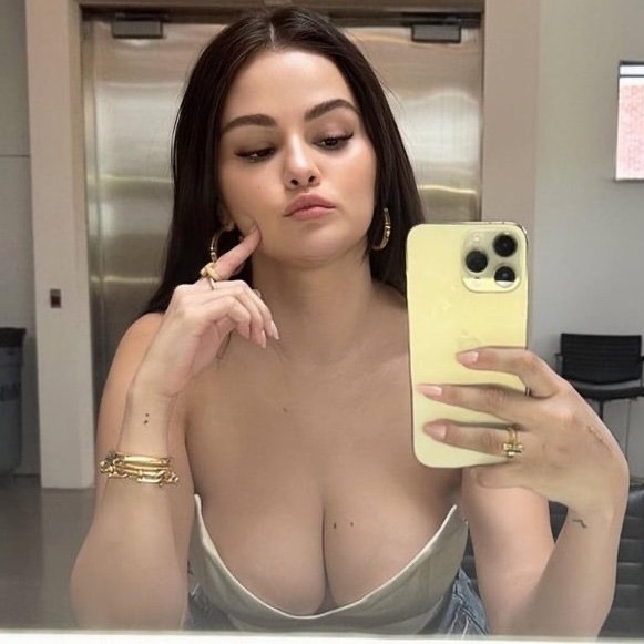 itsmyfeelingss_'s tweet photo. Selena Gomez said less, did more 🔥 https://t.co/apfgYZKv73
