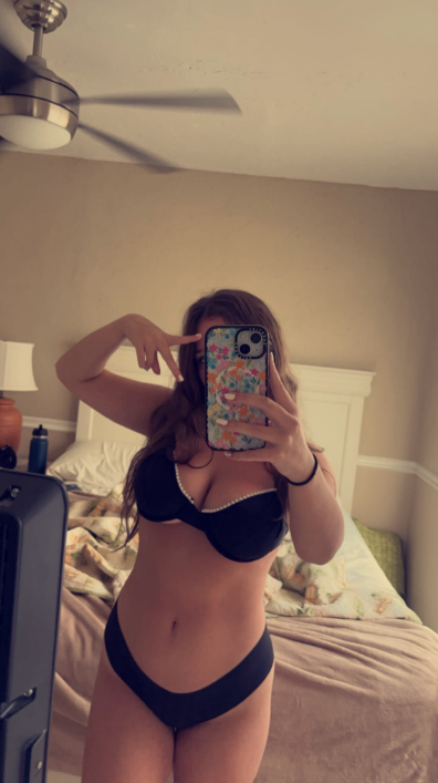 bowser694201's tweet photo. someone trib my big titted slut of an ex DM https://t.co/xkNuvnLQfR
