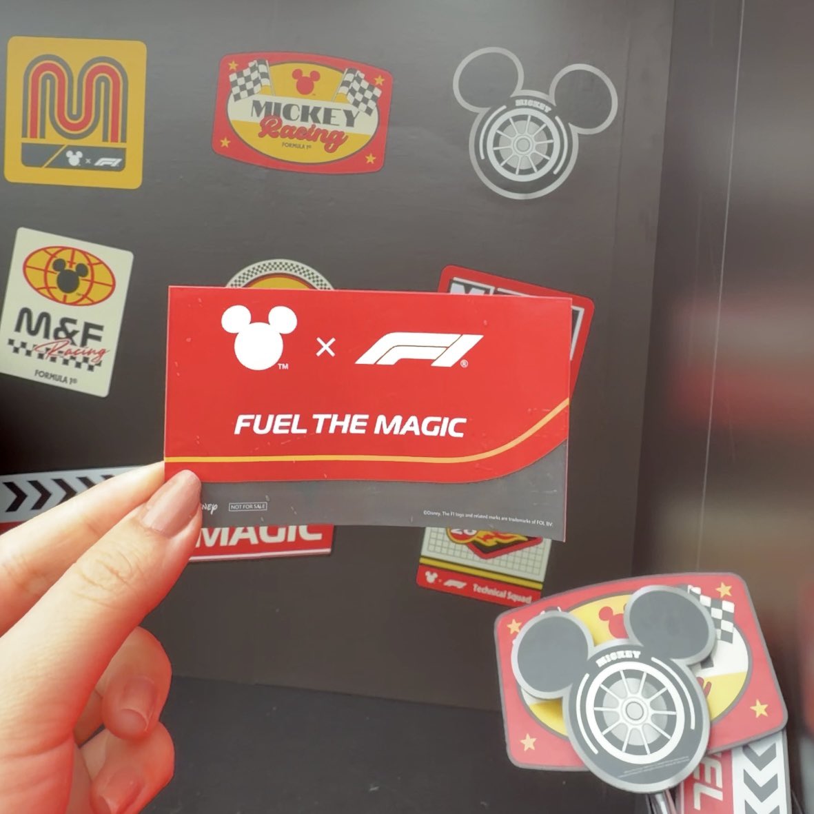 flounchan's tweet photo. 東京タワーで本日開催！
F1衣装のミッキー＆ミニーサプライズ登場✨「F1 TOKYO FAN FESTIVAL 2026」ディズニーステージを見てきました♪
#PR #ディズニー #Disney #FuelTheMagic #ディズニーxF1 #DisneyxF1 #uniqlo #ut #magicforall https://t.co/IWAB1kfRFM