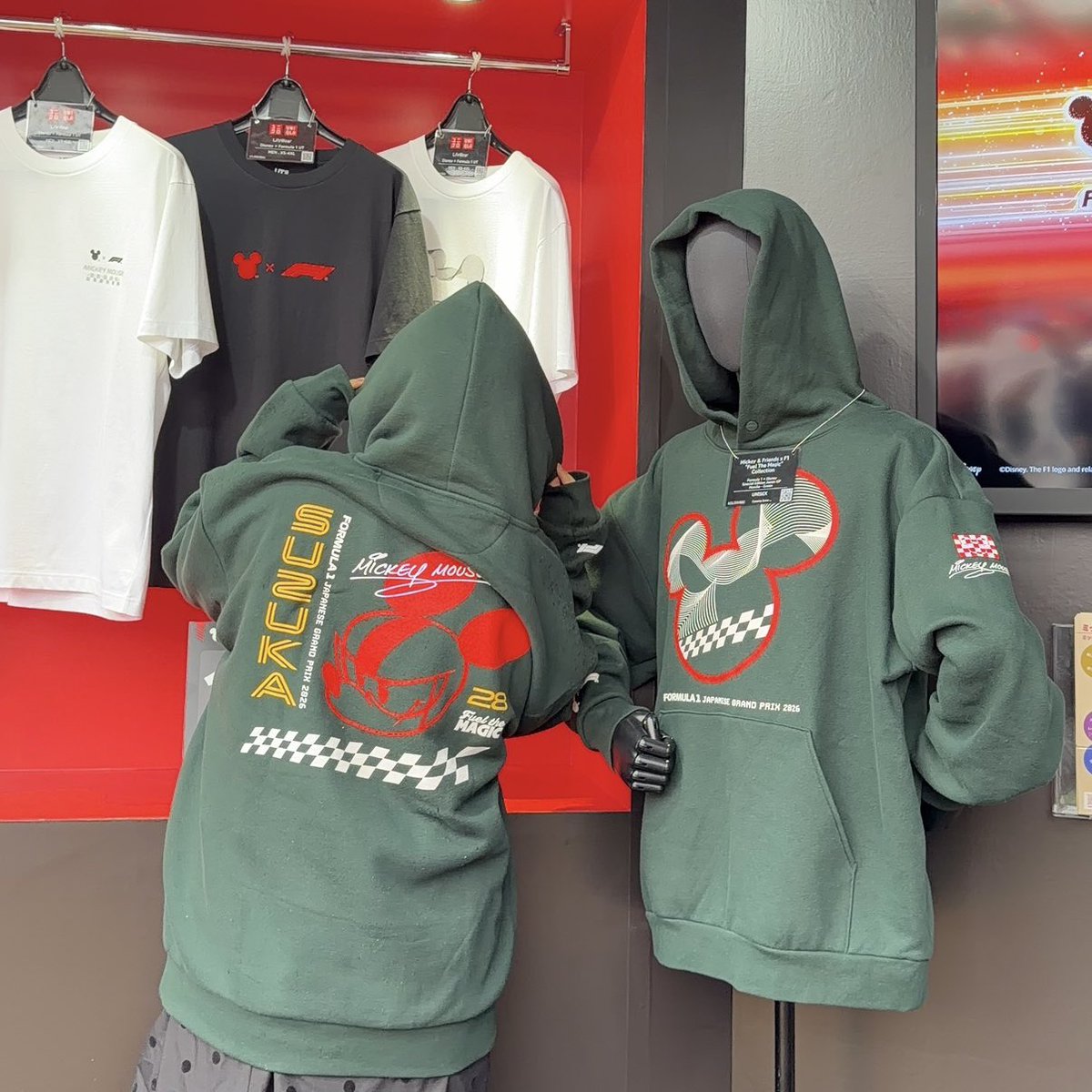 flounchan's tweet photo. 東京タワーで本日開催！
F1衣装のミッキー＆ミニーサプライズ登場✨「F1 TOKYO FAN FESTIVAL 2026」ディズニーステージを見てきました♪
#PR #ディズニー #Disney #FuelTheMagic #ディズニーxF1 #DisneyxF1 #uniqlo #ut #magicforall https://t.co/IWAB1kfRFM