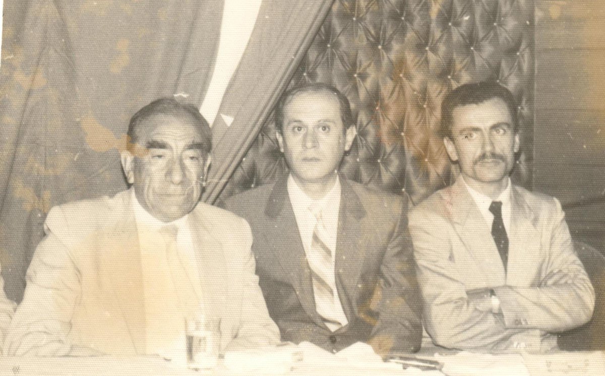 Birleşin ey! Yolları Kur’an’da birleşenler,
Birleşin, itikatta, imanda birleşenler.
Ayrılık yakışmıyor, bölünmek günah size,
Birleşin ey, Secde-i Rahman’da birleşenler.

Abdurrahim Karakoç