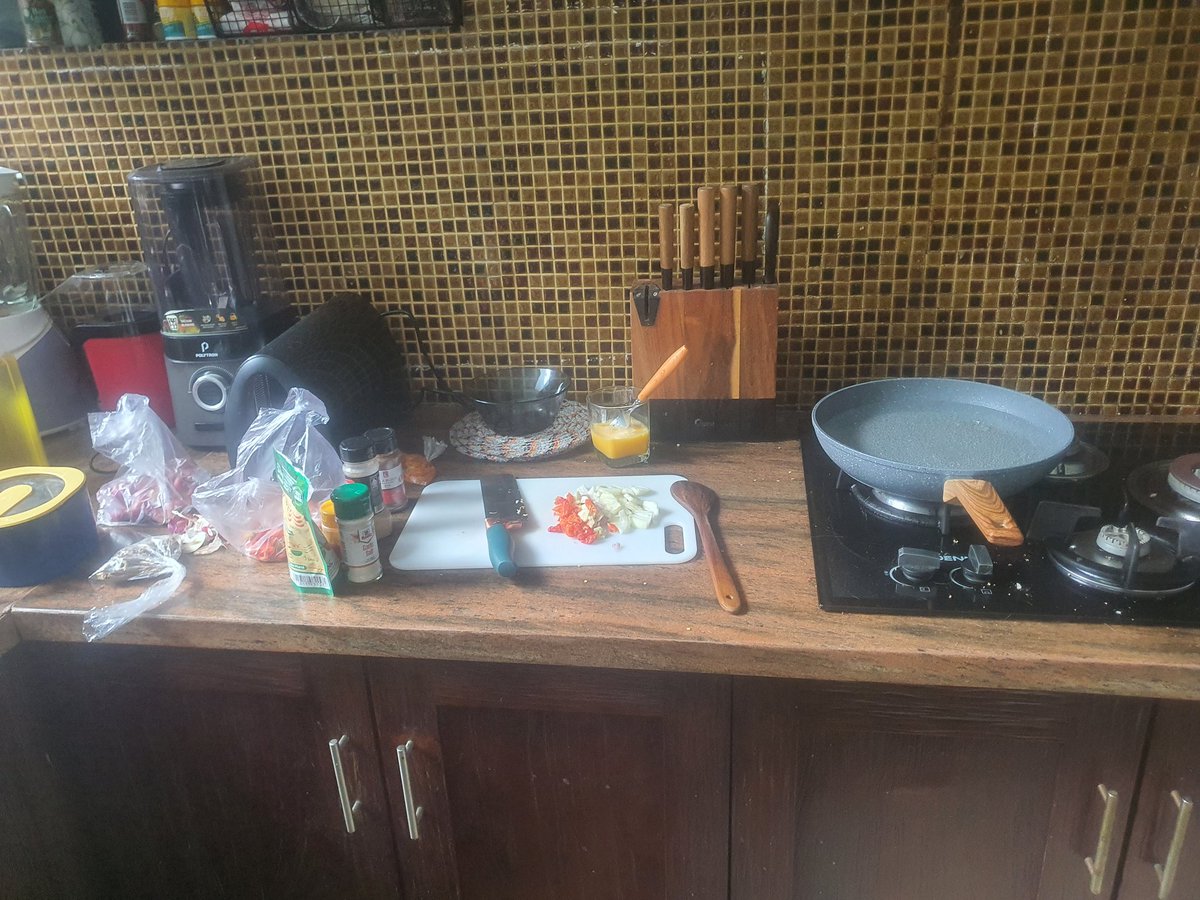 Mari memasak..
Sudah lama tidak masak sendiri..
Wkwkwkwkwkwk..