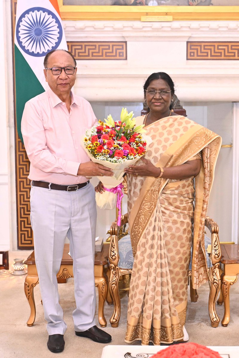 Chief Minister of Manipur Shri Yumnam Khemchand Singh called on President Droupadi Murmu at Rashtrapati Bhavan.
