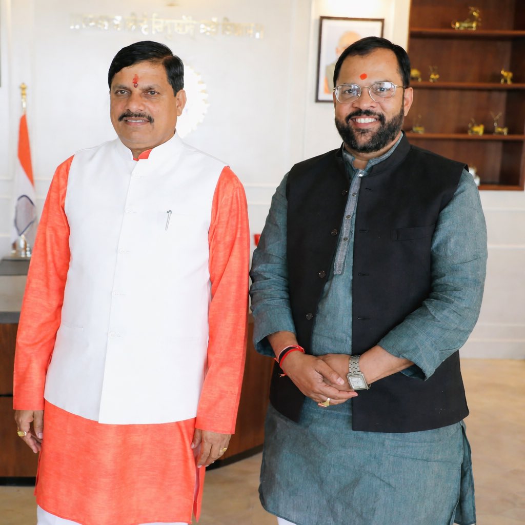 लोकप्रिय जननेता, प्रदेश के यशस्वी मुख्यमंत्री माननीय श्री <a href="/DrMohanYadav51/">Dr Mohan Yadav</a> जी को जन्मदिन की हार्दिक बधाई शुभकामनाएं !

बाबा महाकाल से आपके उत्तम स्वास्थ्य एवं सुदीर्घ जीवन की कामना करता हूं।

#sanjaysharmabarnagar