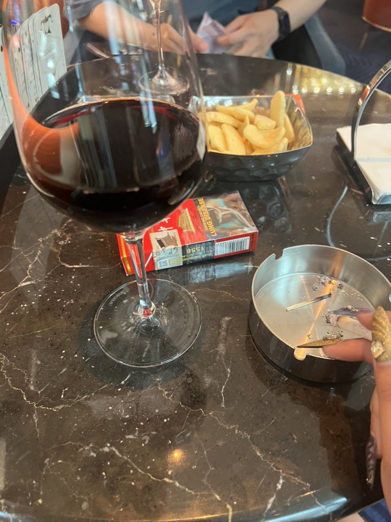 frail ✃ 🧬🧪🐂 tweet media