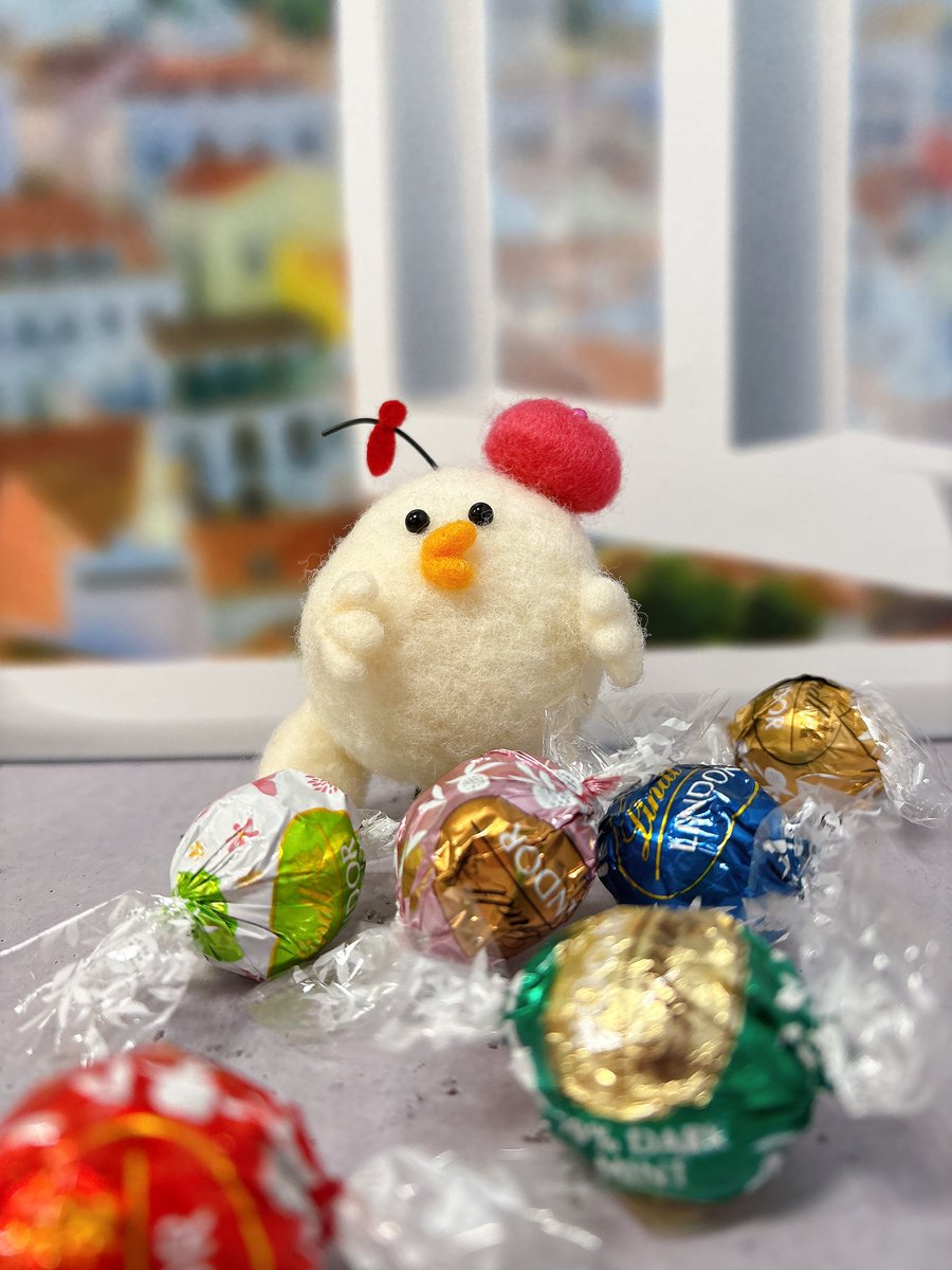 PI_PIITAN's tweet photo. ぴいたんやで🐥
今日のおやつはリンツのチョコ🍬
ぐわ〜、おいしそ〜❤️
1個のつもりやったのに、気づいたらぴいたん囲まれてた‼️

手前をぼかすと美味しそうに撮れるで📸

2枚目、、現場バレてる👀

#テーブルフォトブース https://t.co/tNdks1N7LB