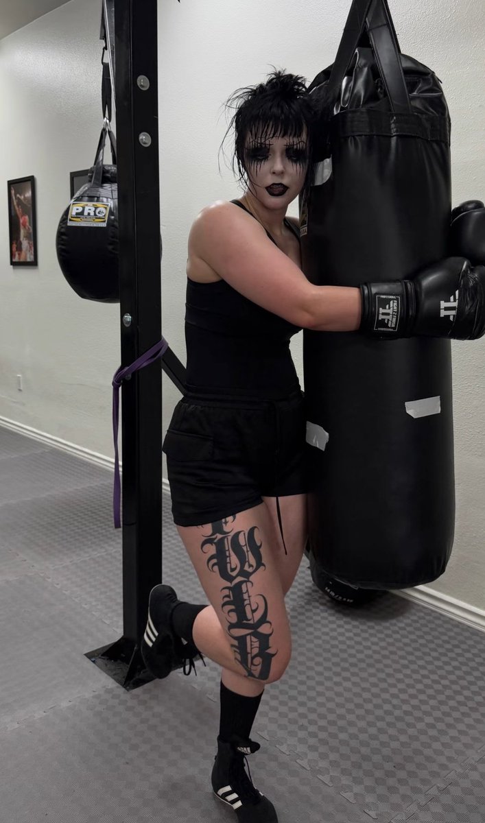 ∀˥˥Ǝ⊥SNƎ⋊N∀ᴚℲ tweet media