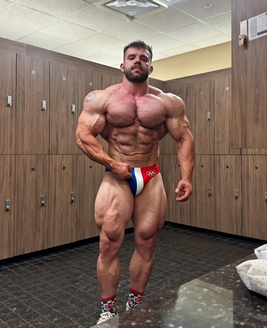 mancmanninman's tweet photo. Champion #muscle #bodybuilder #steroids #pecs #biceps #quads https://t.co/SSt4GxglQG