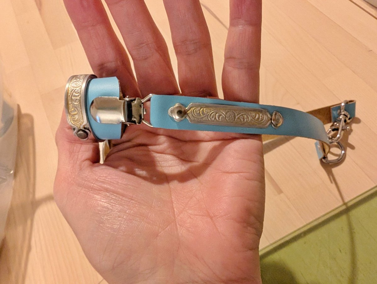 ともこな tweet media