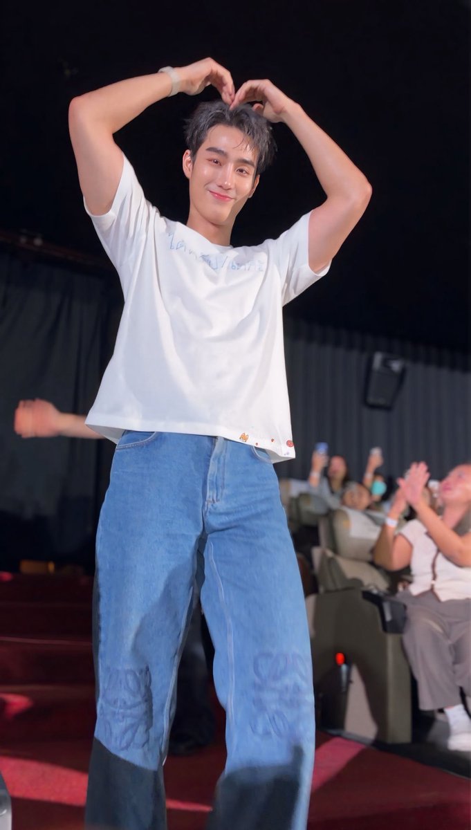 ρℓογ 🦊🍅 | tweet media