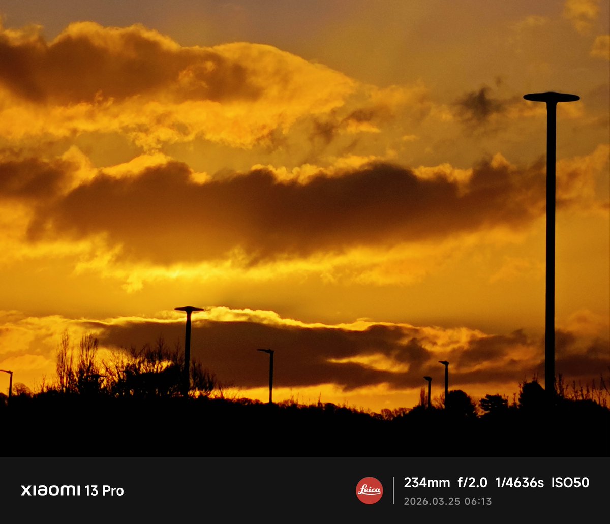 justin_kadafi's tweet photo. #sunrise #sunriselovers #leica #summicron #everydayxiaomi #throughthelens #justshoot https://t.co/oWhOBHylQ9
