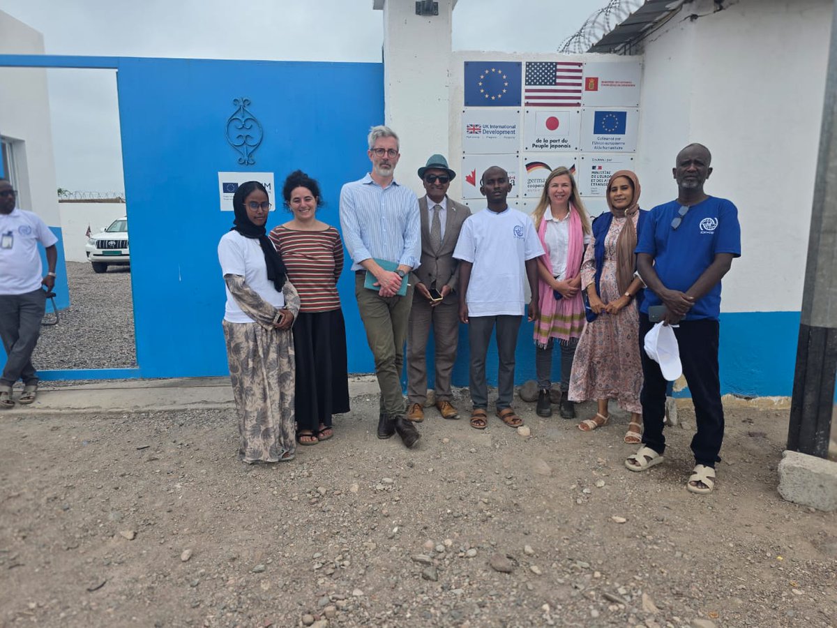 DjiboutiIom's tweet photo. Le Royaume-Uni en visite à #Obock !
@AmandMcLoughlin, Directrice du développement du 🇬🇧 en Ethiopie, @conorphi & @BritAmbVinay ont visité les opérations de @DjiboutiIOM pour les migrants vulnérables, rencontré autorités et communautés, et visité l’unité de recyclage La Fabrik. https://t.co/fogjPSih6l