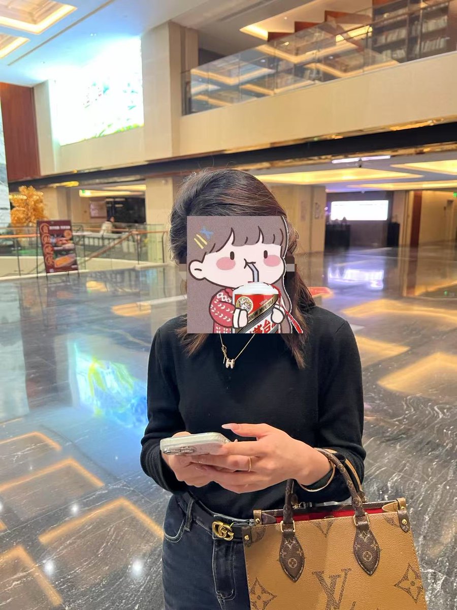 广州字母墙 tweet media