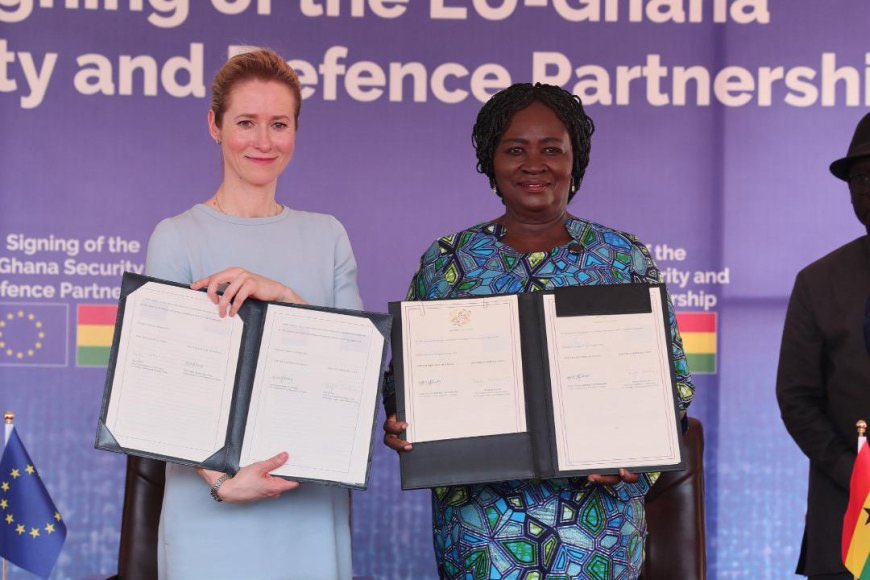 AlineMukiza's tweet photo. Igihugu cya Ghana n'Umuryango w’Ubumwe bw’u Burayi(EU), bashyize umukono ku masezerano yabo ya mbere agamije ubufatanye mu by'umutekano no guhugura inzego z'umutekano zirimo na polisi.

#Amakuru agezweho #politics https://t.co/D5WiwBJwCo