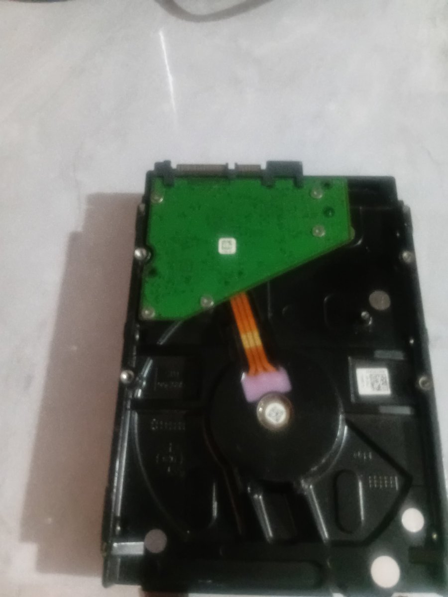 Moha_KLA's tweet photo. @thekingsmanUG Selling this 4TB Hard disk its at full capacity at only 600k https://t.co/lytqWX57aC