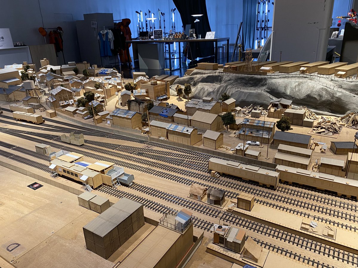 aLec robBins tweet media