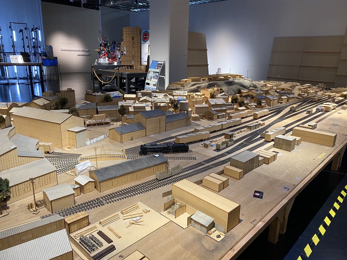 aLec robBins tweet media