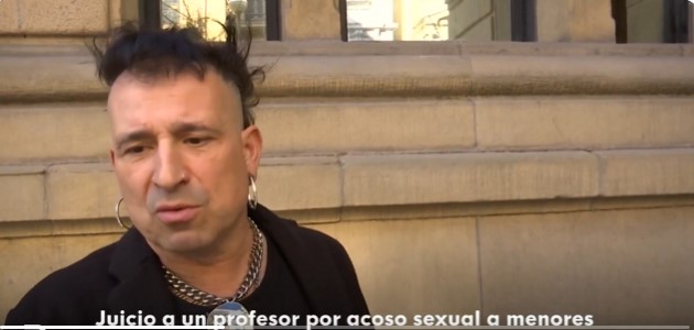 Si el profesor de tus hijos luce tal que así, los estás llevando al colegio equivocado.