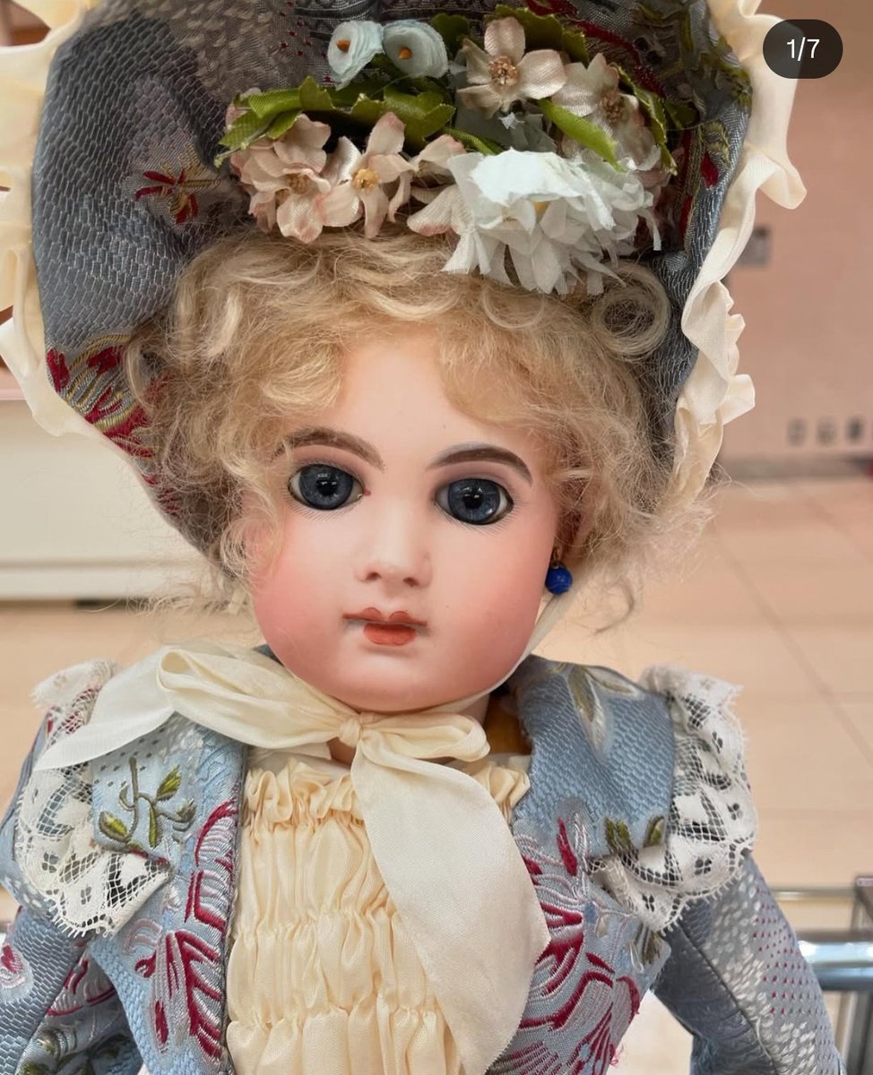 はじめてのアンティークドールは

アンティークロザリー様からの
エミールジュモーちゃんになりました。

画像は許可を得ています。
