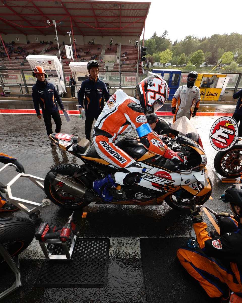 TeamEtoile25's tweet image. Memories from 2025. 🥹
One race. One frame. One story.

2025年の記憶。🥹
ひとつのレース。ひとつの瞬間。ひとつの物語。

@FIM_EWC 

#TeamEtoile #FIMEWC #EnduranceRacing #MotorcycleRacing #Race

TeamÉtoile25 🇫🇷
チームエトワール25 🇯🇵