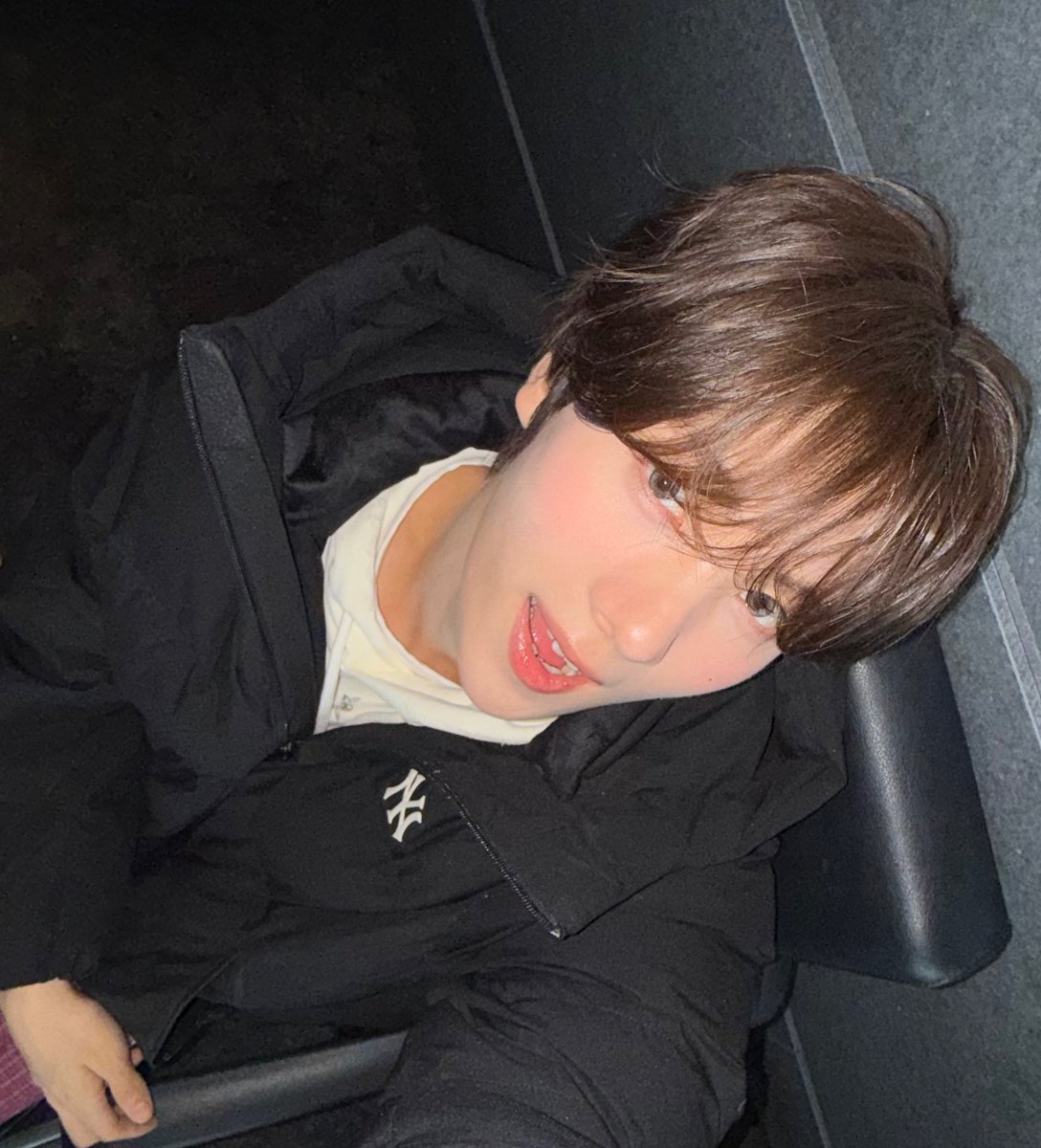 ana 𝜗𝜚 #1 hanjin stan ! semi ia ♡ tweet media