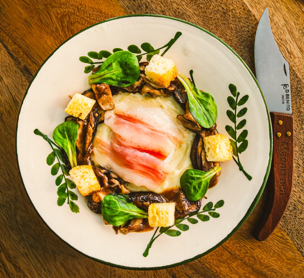 extremadura_tur's tweet photo. 😋 Si te apetece comer rico y diferente con tu familia y amigos durante estos días, aquí tienes una selección de restaurantes singulares de #Extremadura 👇
https://t.co/ITxbaCf14x

@Ext_gastronomia https://t.co/BbM7L6UO4x
