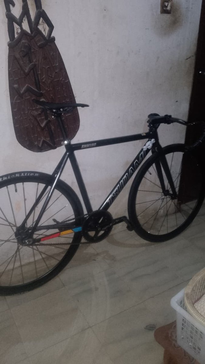 AdiPutra22_'s tweet image. Kelar Cuci  Nemplok aja di deket pintu kamar
#fixieindonesia #fixie #tsunami #snm100