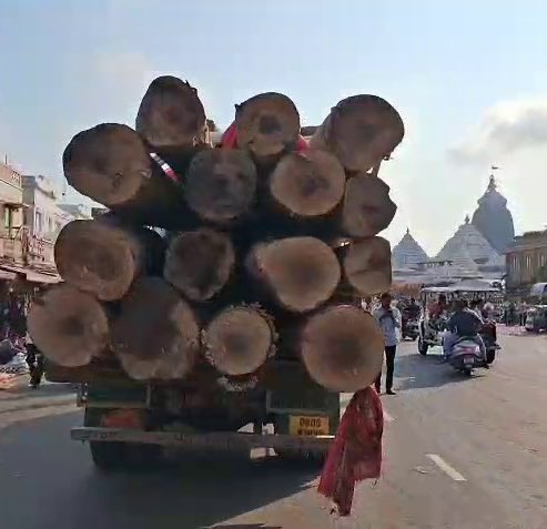 manas_muduli's tweet photo. The 2nd batch of Ratha Katha has reached Jagannatha Dham, Puri for #RathaJatra 2026. 🙏

Ratha construction will officially start from Akshaya Tritiya.

No blueprints. No machines. No measuring tools.

Just age-old wisdom and skilled hands.
That’s how the majestic Rathas of Puri are built…A tradition passed down through generations.

Truly incredible!