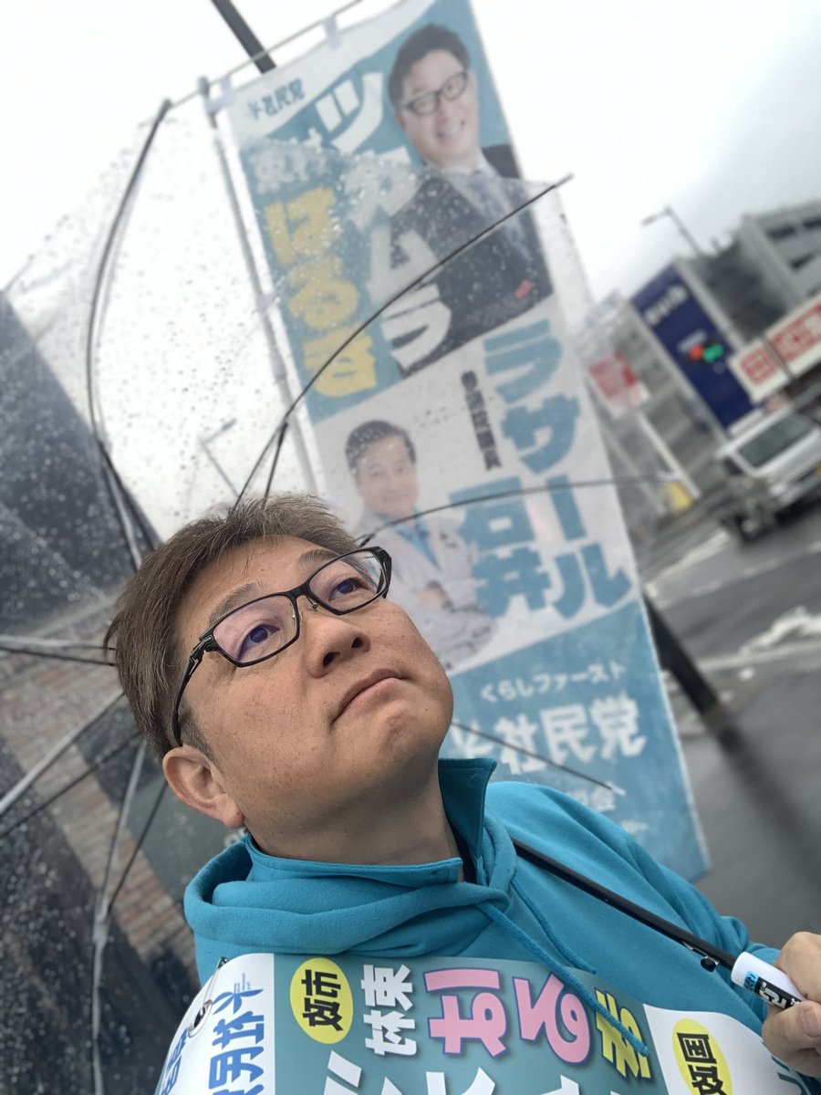 雨の日の街頭は車の流れもいつもと違う
今日も1日お疲れ様でした。