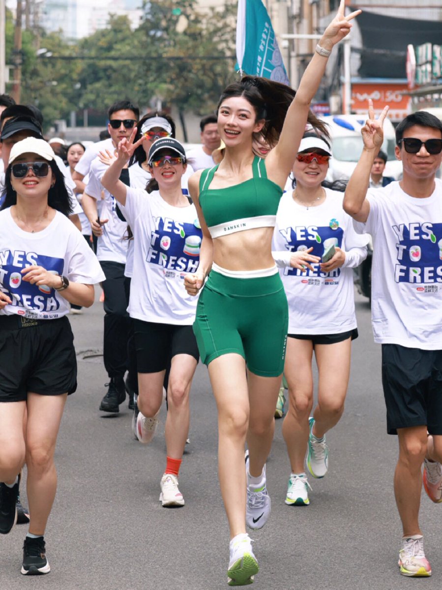 aysegül tweet media