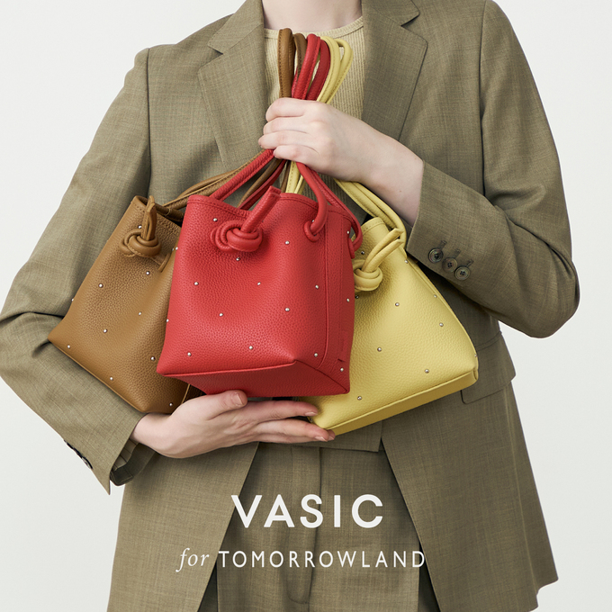 TOMORROWLAND_JP's tweet image. VASIC for TOMORROWLAND

高い支持を集める〈VASIC〉より、TOMORROWLANDのためだけの別注アイテムのご紹介。
&amp;gt;&amp;gt;store.tomorrowland.co.jp/topics/detail/…

#tomorrowland_womens #tomorrowland #bag #トゥモローランド #vasic