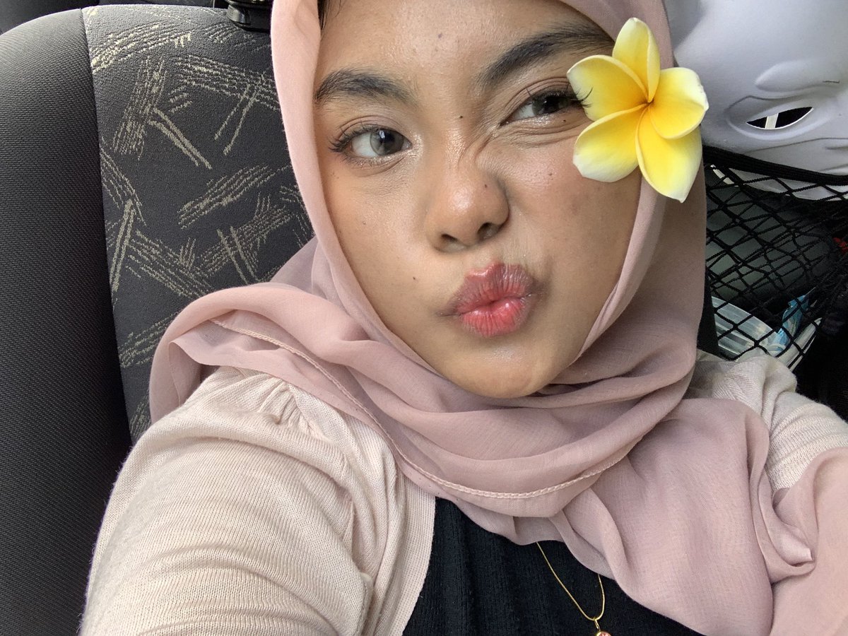 liyaa law’25 tweet media