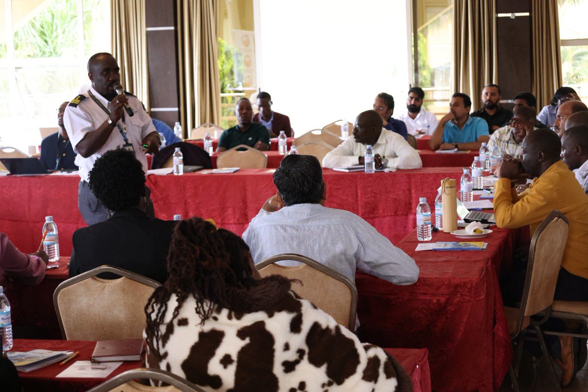 MusinguziRob1's tweet image. #Yesterday

Source of the Nile Hotel, Jinja 📌 

At the Jinja leg of the URA tax clinics, Umar Kiyaga, Supervisor of Domestic Taxes in Tororo, underscored that compliance is a full cycle, from registration through to payment. 
#FfeBanno