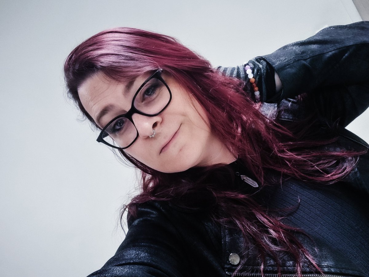 Yrys Lyss tweet media