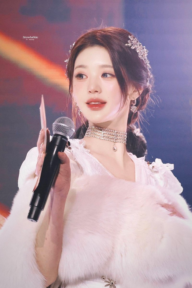 hara_hetta_1's tweet photo. このウォニョン様のお姫様感たまらん....21歳でこの美貌えぐい。 https://t.co/T1AMMsI3KR