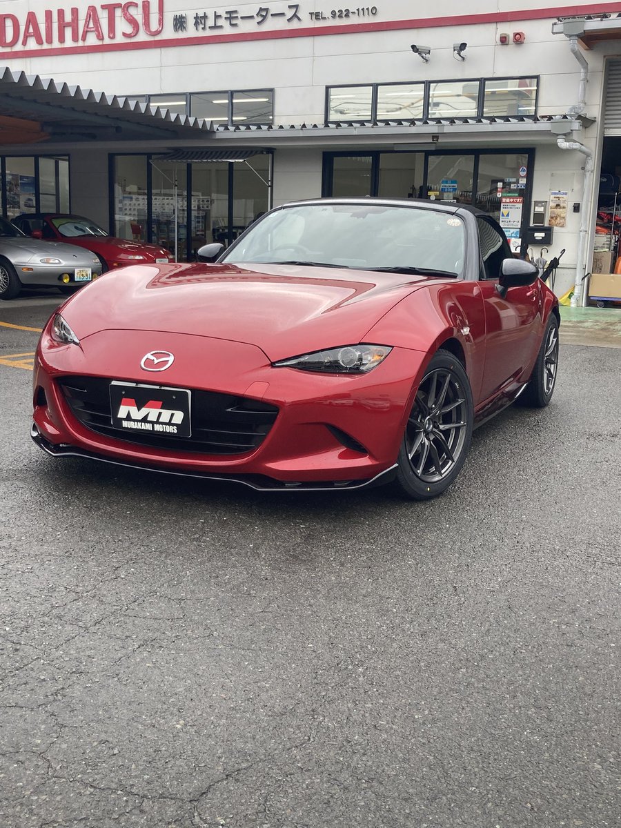 muramo_roadster's tweet photo. スーパー耐久2026もてぎ優勝キャンペーン　

スーパー耐久２０２６もてぎラウンド優勝
キャンペーンとしてオリジナル鍛造ホイール
のマツダロードスター純正ブレンボ対応を
キャンペーン価格でゼッケンの88号車に
ちなんで定価の８８％で販売します。
ぜひ買ってくれたら喜びます🥲

1台分4本セット　169,950円（税込）を149,556円
んん、端数が微妙なんで148,800円でお願いします。
在庫に限りがあるので完売の場合は少しお時間ください

16インチ７J+２５　PCD100　4穴　鍛造ホイール
ハブ径ロードスター用54MM
カラー　
ブラック、ダークガンメタ、シャイニングゴールド

お問い合わせフォーム
https://t.co/zbW70QP46G
村上モータース
村上

#マツダロードスター 
#ロードスター好きな人繋がりたい 
#モータスポーツ好きと繋がりたい
