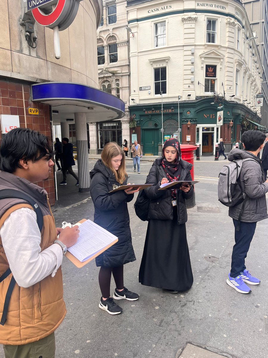 Wexham_School's tweet photo. Our Year 13 A-Level Geographers enjoyed a fantastic field trip to Spitalfields Market and Brick Lane, completing a key component of their course๐An enjoyable, cultural day topped off with lovely weather!
#GeographyFieldwork #ALevelGeography #WexhamSchool #LondonLearning https://t.co/aGeEeyl3ct